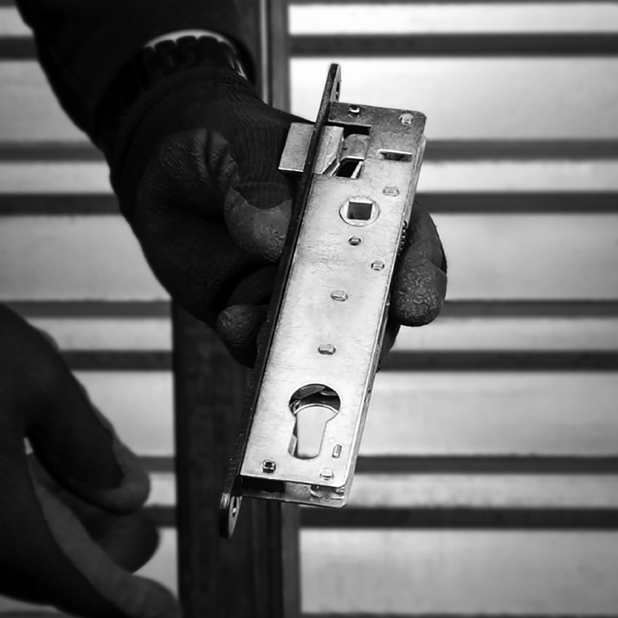 Zamek zapadka do drzwi - WHU | czarny | 90 mm Zamek zapadka do drzwi - WHU | czarny | 90 mm