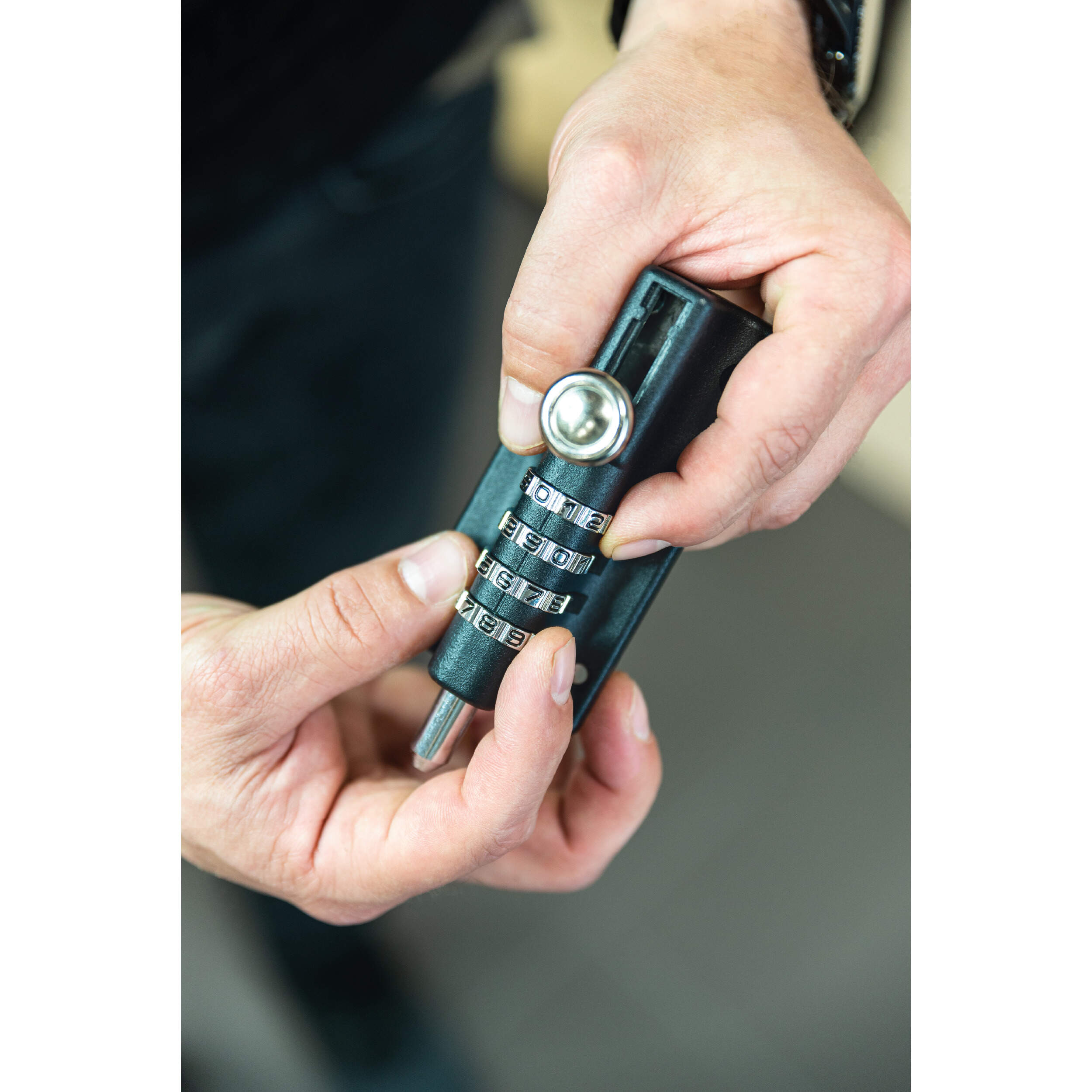 Zasuwka z zamkiem szyfrowym do furtki - WHS | Czarny | 123 mm