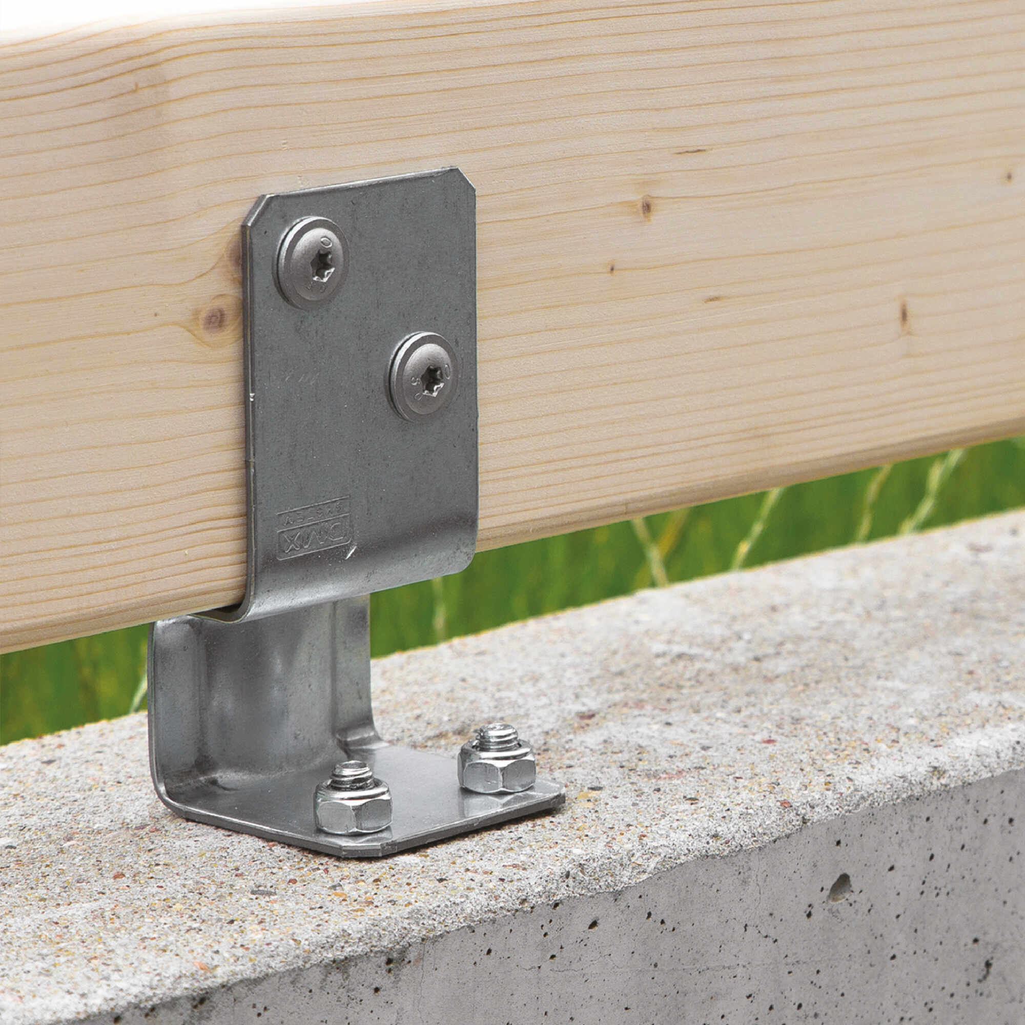 Podstawa słupa kotwa przykręcana typ L z odsadzeniem - PSK | 35-70 mm | Antracyt